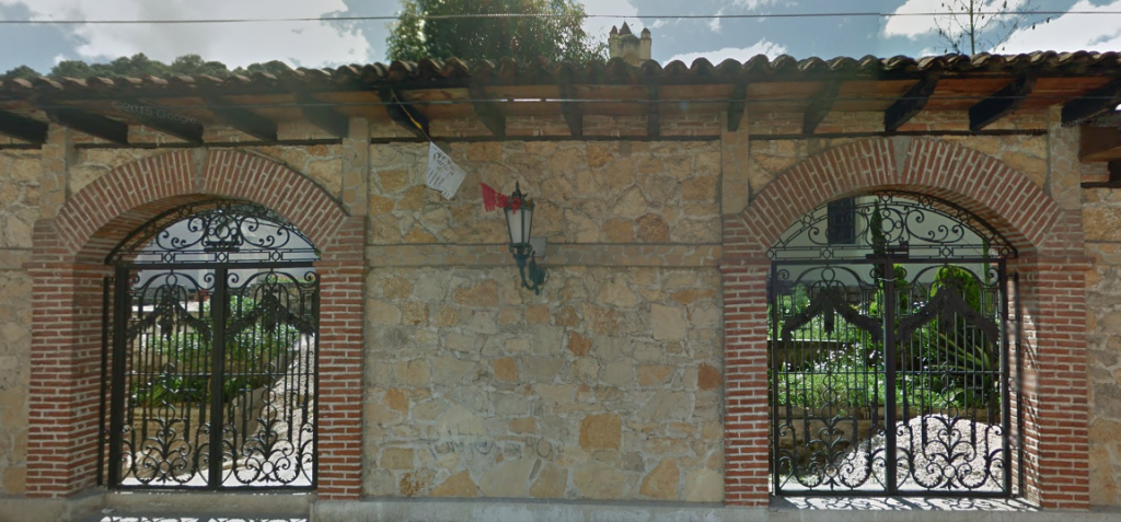 Bob LaGarde - Road trip through Central America - Walled garden home in Centro San Cristobal